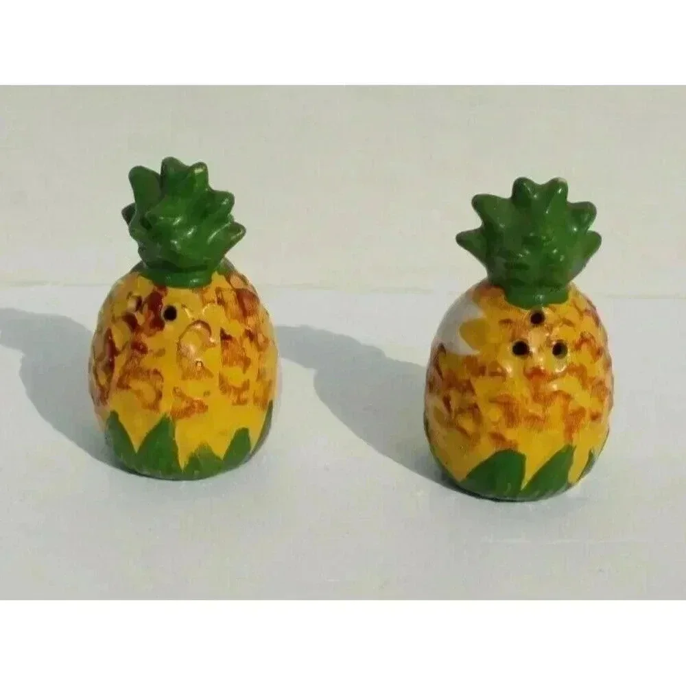Vintage Hawaii / Aloha Pineapple Salt and Pepper Shakers Set Dinnerware Decor